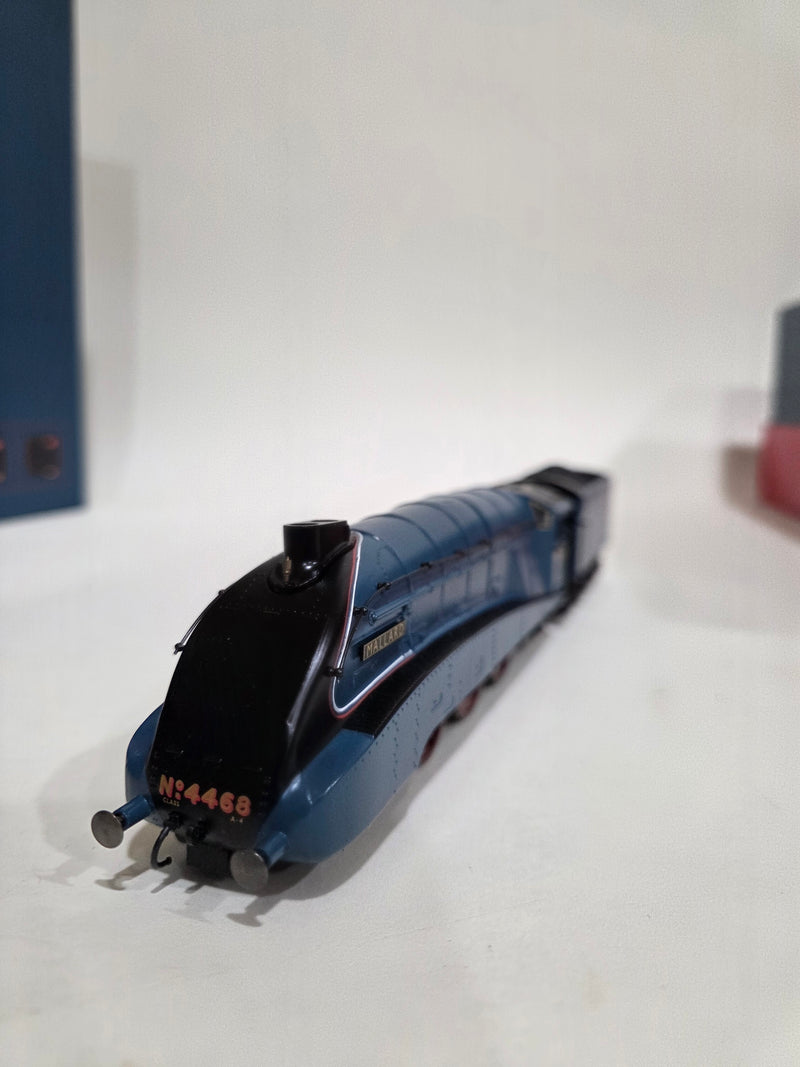 Pre-owned Hornby A4 Mallard  Set with Transformer and Track B