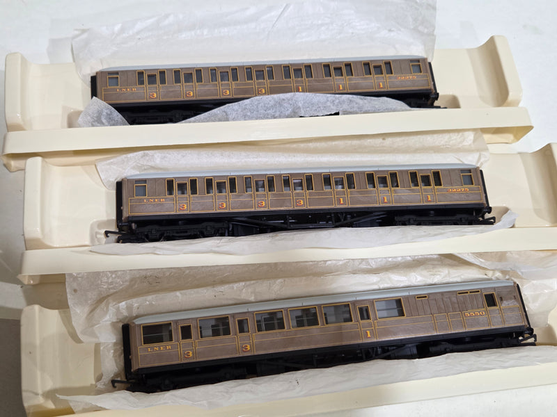 Pre-owned Hornby OO LNER Coach set