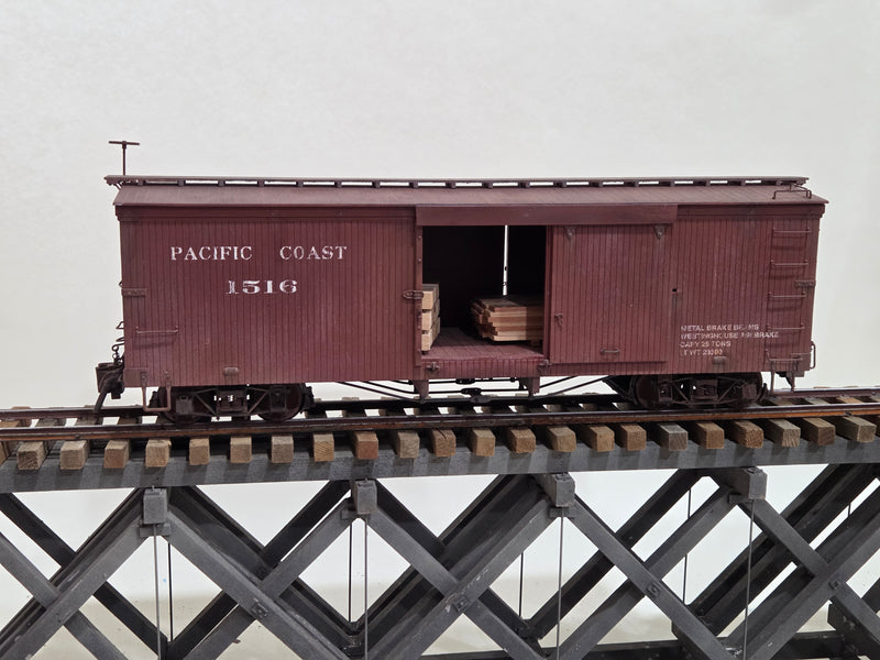 Pre-Owned Bachmann Spectrum 30' Boxcar Pacific Coast with Lumber loads