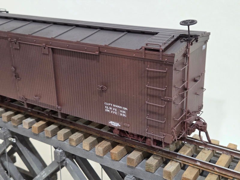Pre-Owned Bachmann Spectrum 30' Boxcar Repainted Brown