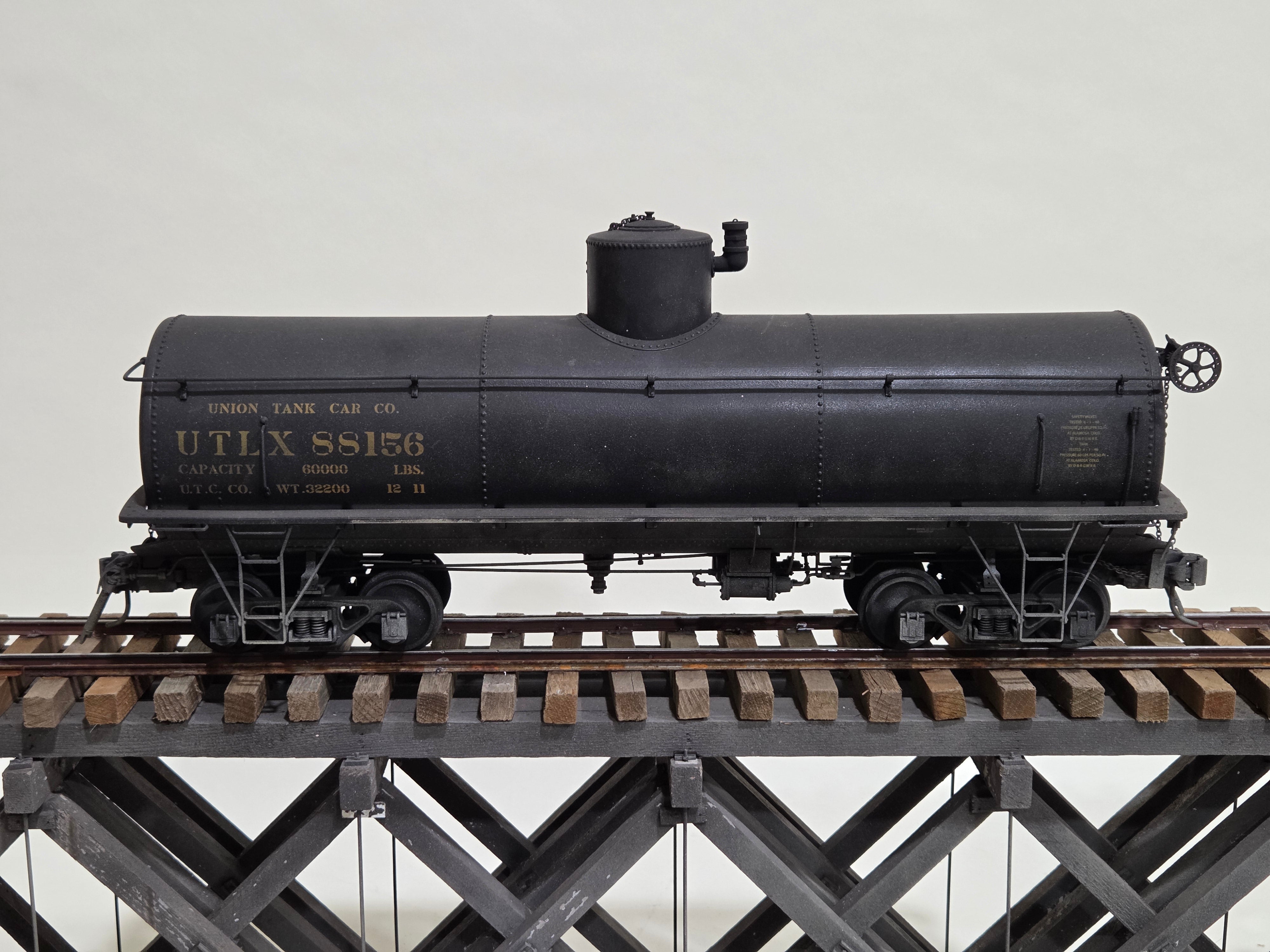 Pre-Owned Bachmann Spectrum UTLX Framless Tank Car - Custom painted an